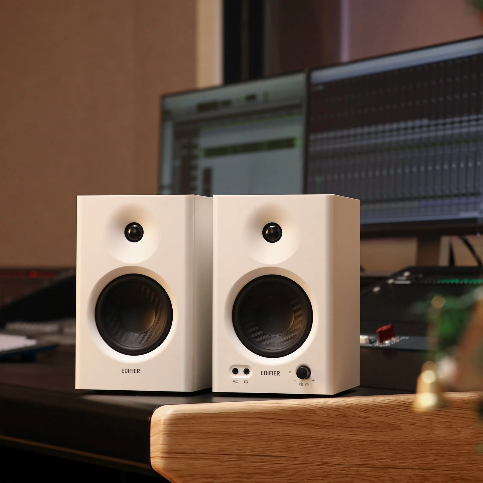MR4 Powered Studio Monitor Speakers - Image 11