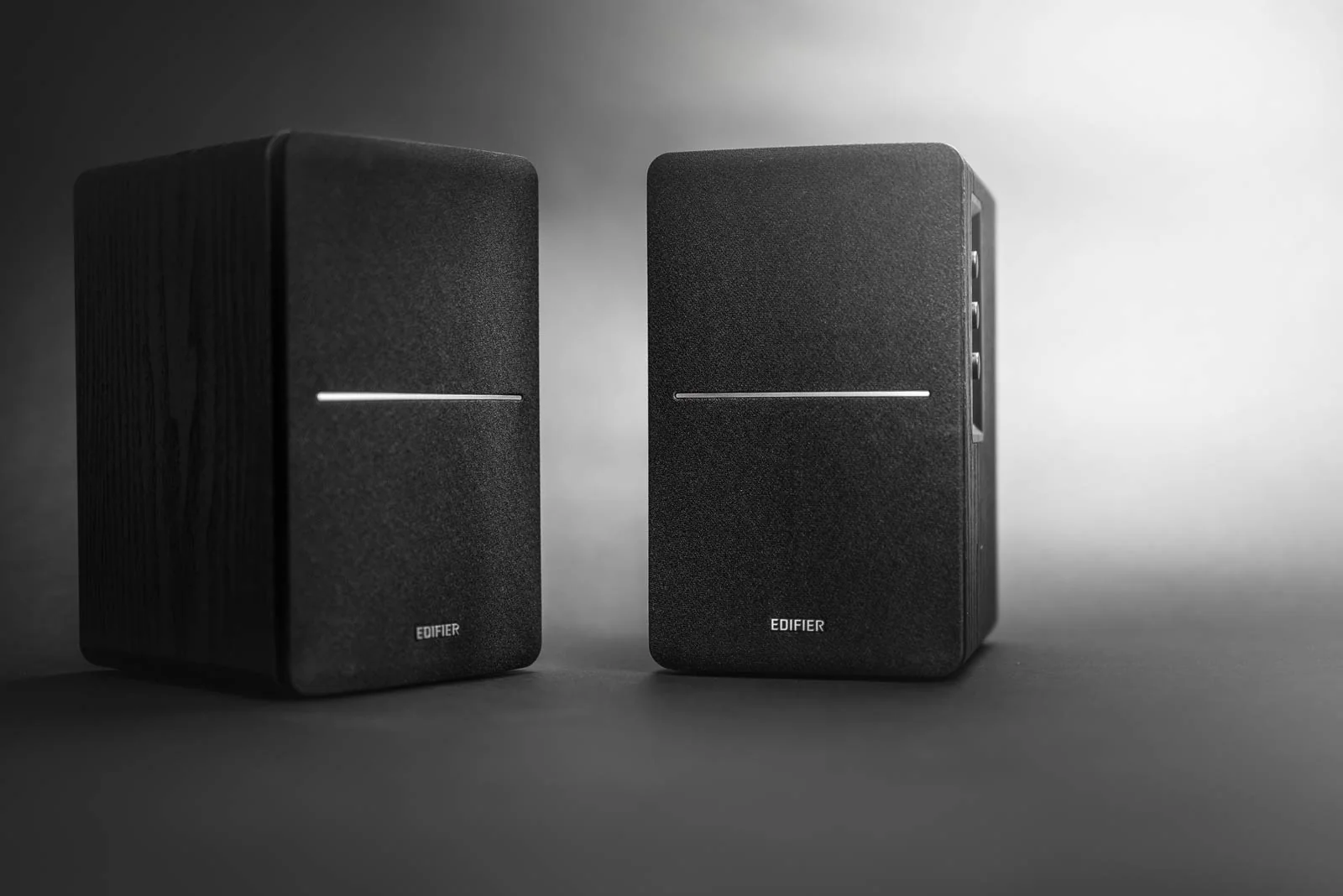 R1280DB Powered Bluetooth Bookshelf Speakers - Image 10