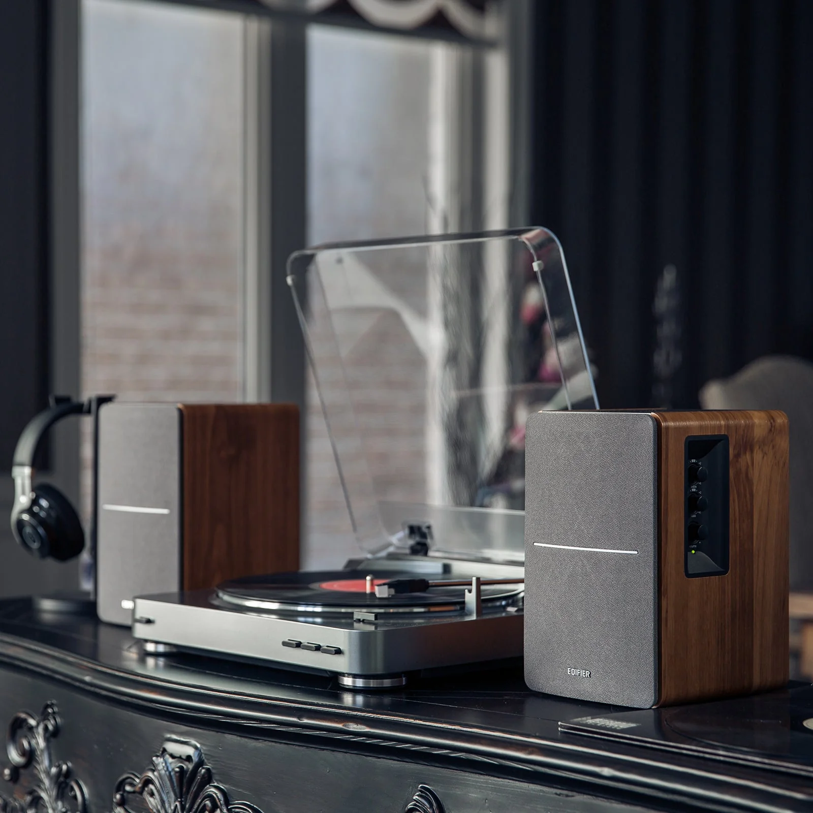 R1280T Powered Bookshelf Speakers - Image 7